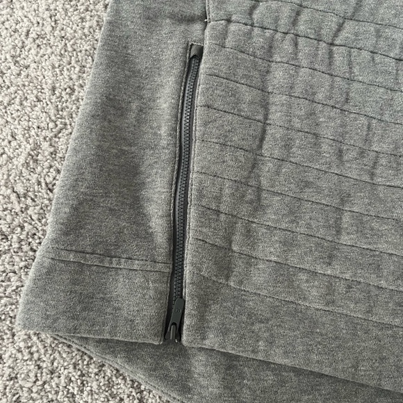 Lululemon quilted front with zipper detail crewneck - Picture 3 of 6